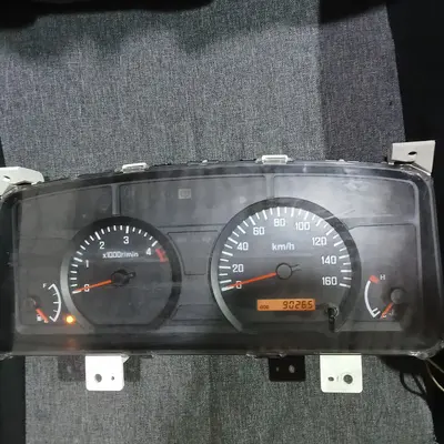 SPEEDOMETER ISUZU NMR71 NLR55 NQR Euro 4